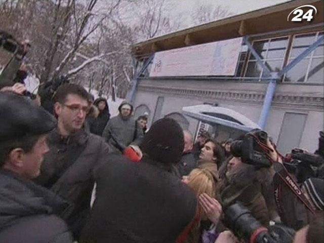 Панихида по оппозиционеру Долматову превратилась в драку Панихида по оппозиционеру Долматову превратилась в драку