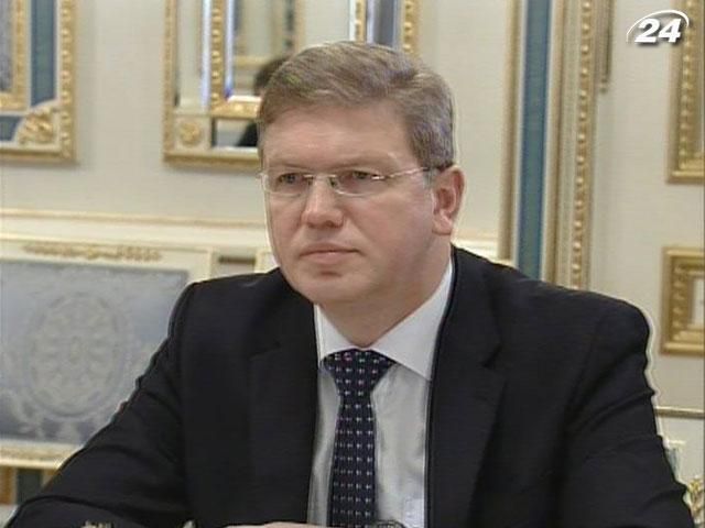 В Украину, чтобы встретиться с властями, прибывает еврокомиссар Фюле
