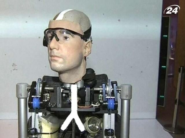 В Лондонском музее наук выставили бионического человека В Лондонском музее наук выставили бионического человека