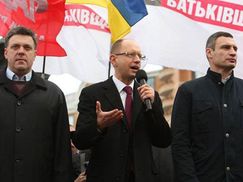 Оппозиция хочет уменьшить льготы президента и депутатов