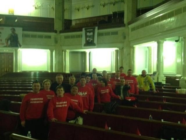 УДАРовци снова остаются на ночь в Раде УДАРовци снова остаются на ночь в Раде