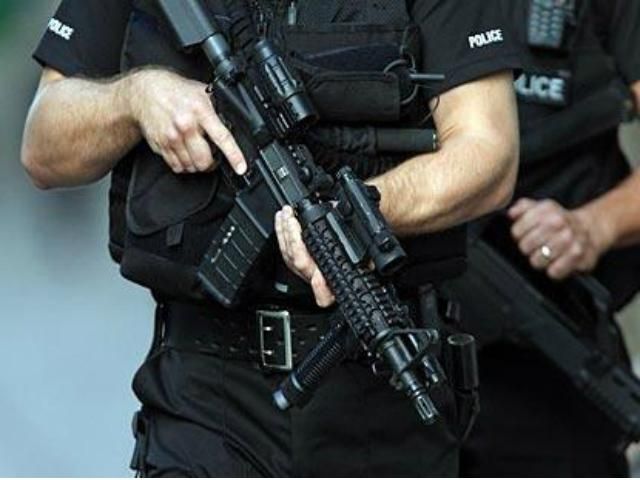 В США полицейский расстрелял своих бывших коллег В США полицейский расстрелял своих бывших коллег