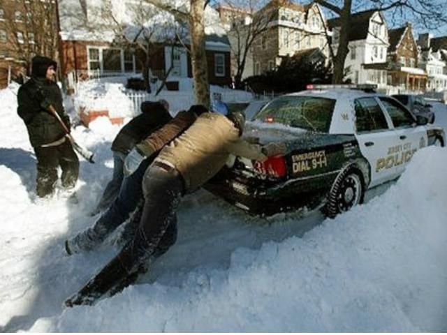 Из-за мощного снегопада в США отменены тысячи авиарейсов Из-за мощного снегопада в США отменены тысячи авиарейсов