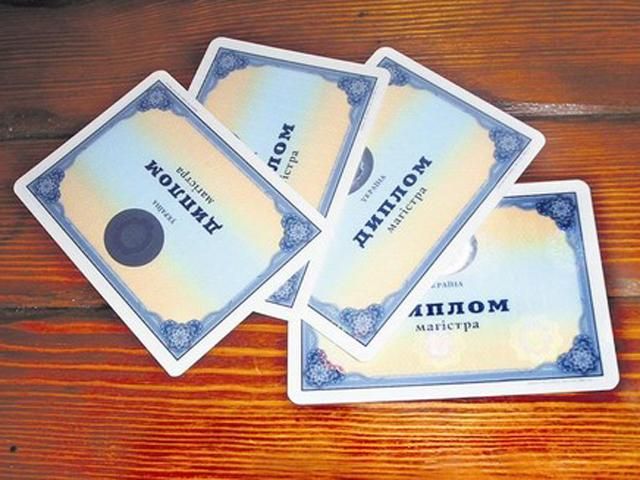 Двоє нардепів від "Свободи" потрапили у Раду без вищої освіти Двоє нардепів від "Свободи" потрапили у Раду без вищої освіти