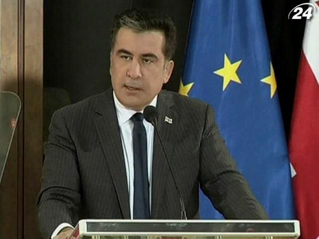 Саакашвілі зачитав промову до парламенту перед журналістами Саакашвілі зачитав промову до парламенту перед журналістами
