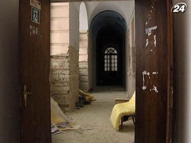 Столичные активисты считают, что Гостиный двор подожгли