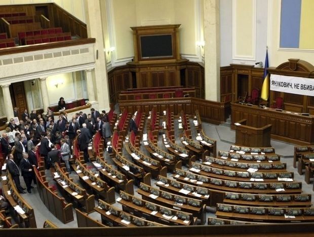 Ситуація з позбавленням мандатів свідчить про руйнацію парламентаризму, – експерт 