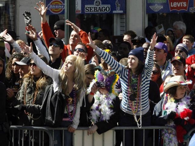 Під час карнавалу в США невідомий влаштував стрілянину Під час карнавалу в США невідомий влаштував стрілянину