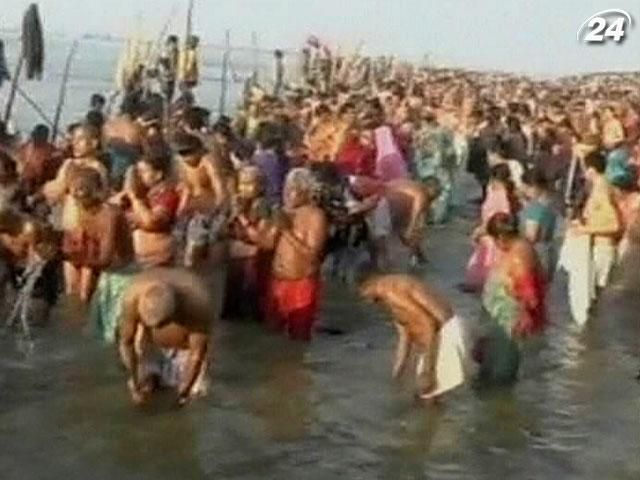 В Индии около 30 миллионов человек приняли участие в массовом купании