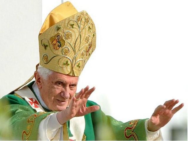 Папа Римський зрікається престолу  