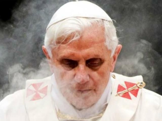 Папа Римский отрекается от престола из-за преклонного возраста