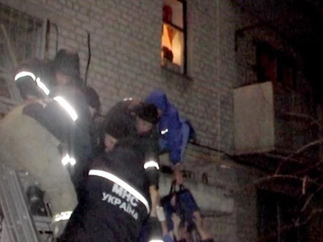 В Луганске мужчина упал с четвертого этажа