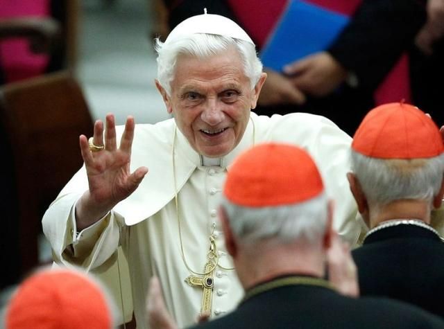 Персона дня: Бенедикт XVI отрекся папского престола
