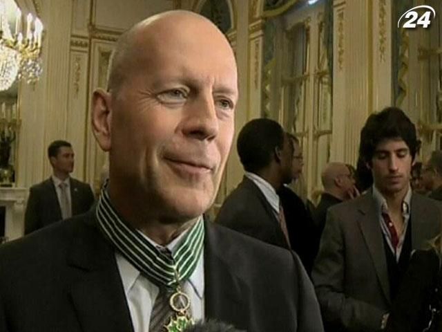 Брюс Уиллис стал командором Ордена искусств и словесности Франции Брюс Уиллис стал командором Ордена искусств и словесности Франции