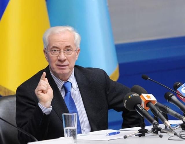 Азарова обурює, що "кнопкове питання" заважає вирішувати актуальні проблеми Азарова обурює, що "кнопкове питання" заважає вирішувати актуальні проблеми