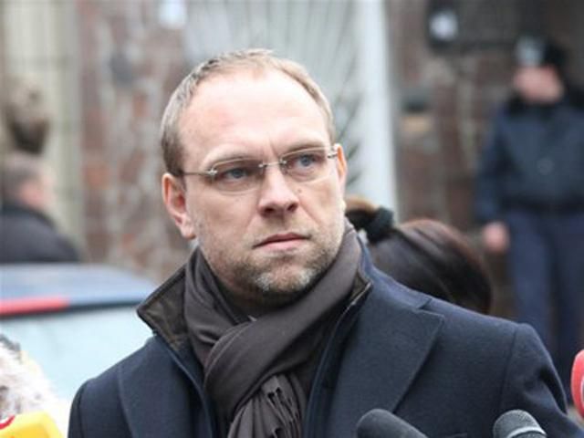 Власенко запевняє, що Тимошенко не відмовлялася йти на суд Власенко запевняє, що Тимошенко не відмовлялася йти на суд