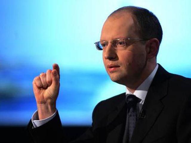 Яценюк вважає, що Україні потрібні дострокові вибори і парламенту, і президента Яценюк вважає, що Україні потрібні дострокові вибори і парламенту, і президента