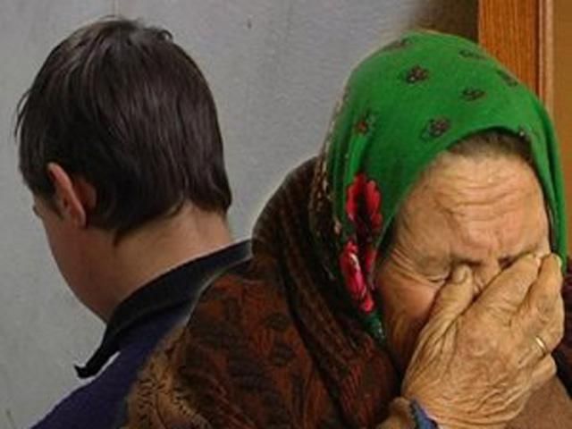 17-річний хлопець зґвалтував пенсіонерку і побив її родича-інваліда 17-річний хлопець зґвалтував пенсіонерку і побив її родича-інваліда