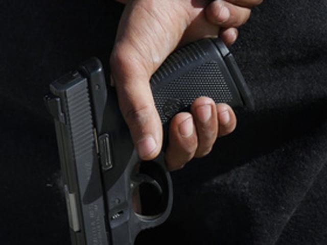 Під Києвом невідомий розстріляв двох чоловіків Під Києвом невідомий розстріляв двох чоловіків