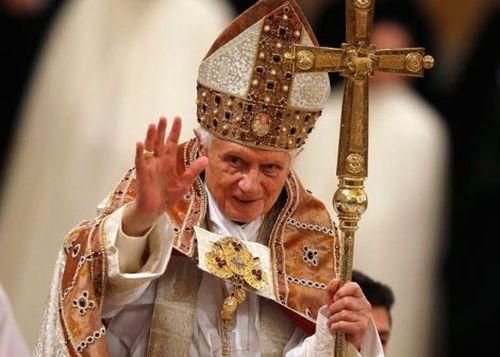 Впервые после заявления об отречении от престола Папа Римский выйдет к людям