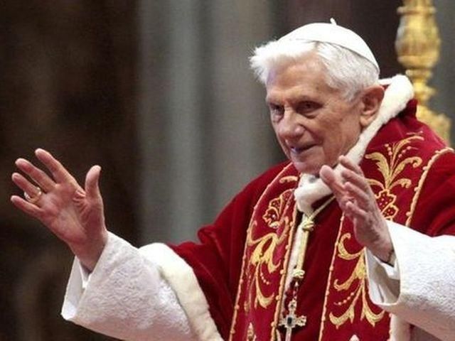 Бенедикт XVI попросить молитися за наступника і всю католицьку церкву