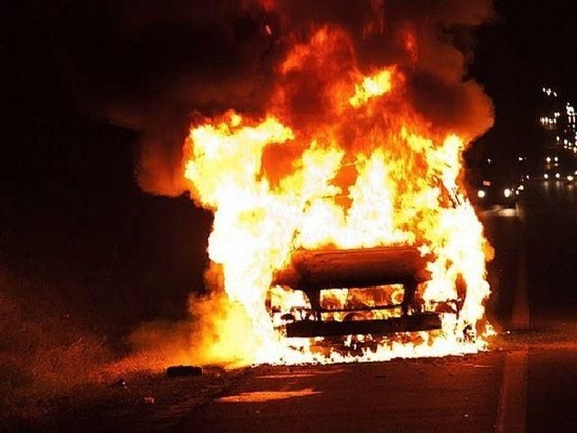 В столице за ночь сгорело 5 автомобилей