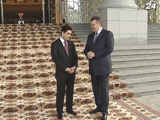 Украина заинтересована в поставках туркменского газа, - Янукович