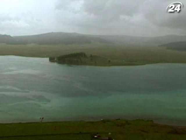 Хубсуґул - найбільше озеро Монголії за об’ємом прісної води та друге за площею Хубсуґул - найбільше озеро Монголії за об’ємом прісної води та друге за площею