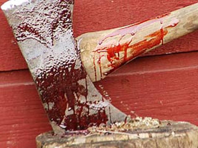 Чтобы скрыть убийство, пенсионерка разрубила труп мужчины пополам Чтобы скрыть убийство, пенсионерка разрубила труп мужчины пополам