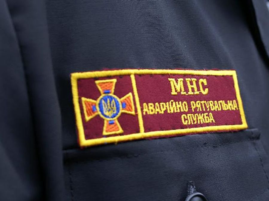 На месте авиакатастрофы под Донецком работают почти 80 спасателей На месте авиакатастрофы под Донецком работают почти 80 спасателей