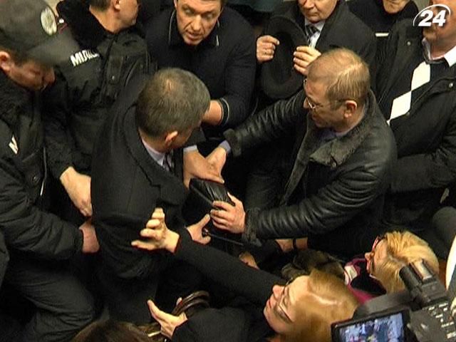 Підсумок дня: У суді по справі Щербаня відбулася бійка Підсумок дня: У суді по справі Щербаня відбулася бійка