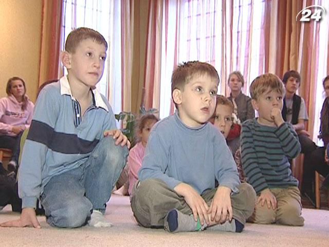 Влада прагне контролювати кожен крок усиновленої за кордон дитини Влада прагне контролювати кожен крок усиновленої за кордон дитини