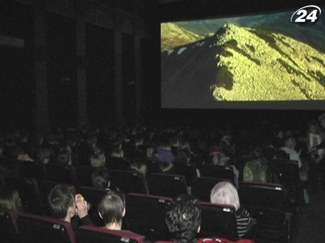 Переглядаючи історичні фільми, учні засвоюють навчальний матеріал Переглядаючи історичні фільми, учні засвоюють навчальний матеріал