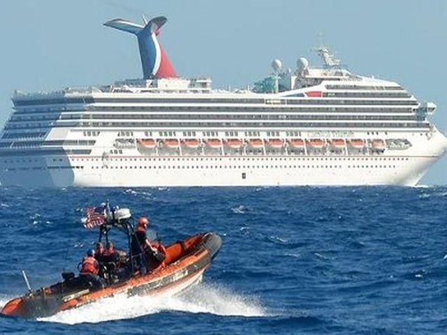 Пассажиры судна, дрейфующего в Мексиканском заливе, недовольны антисанитарией
