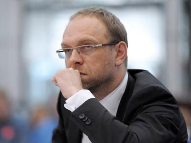 Власенко: Тимошенко вимагає, щоб її доставили до суду Власенко: Тимошенко вимагає, щоб її доставили до суду