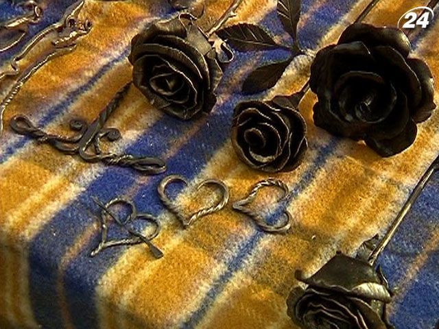 Кримські ковалі допомагають закоханим зізнатися у своїх почуттях Кримські ковалі допомагають закоханим зізнатися у своїх почуттях