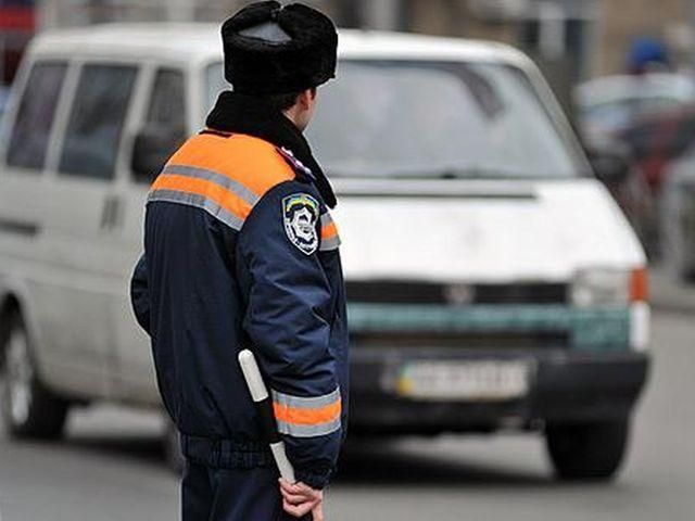 ГАИшники раздавали внимательным женщинам "валентинки" ГАИшники раздавали внимательным женщинам "валентинки"