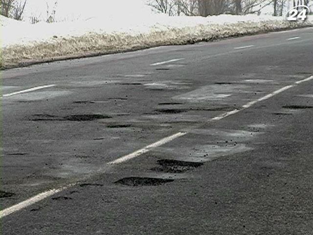 На ремонті доріг у Чернівецькій області хотіли заробити майже 3,5 мільйонів гривень