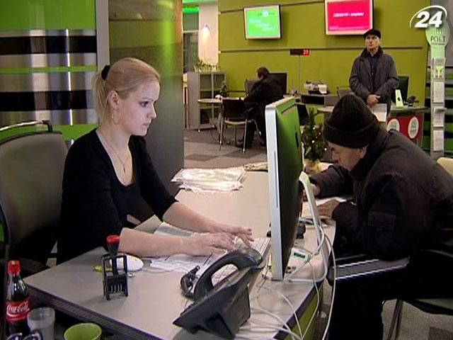 Українські банки поступово знижують вартість гривневих кредитів Українські банки поступово знижують вартість гривневих кредитів