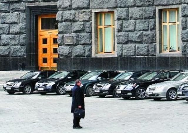 На утримання депутатських авто витратять майже 36 мільйонів На утримання депутатських авто витратять майже 36 мільйонів
