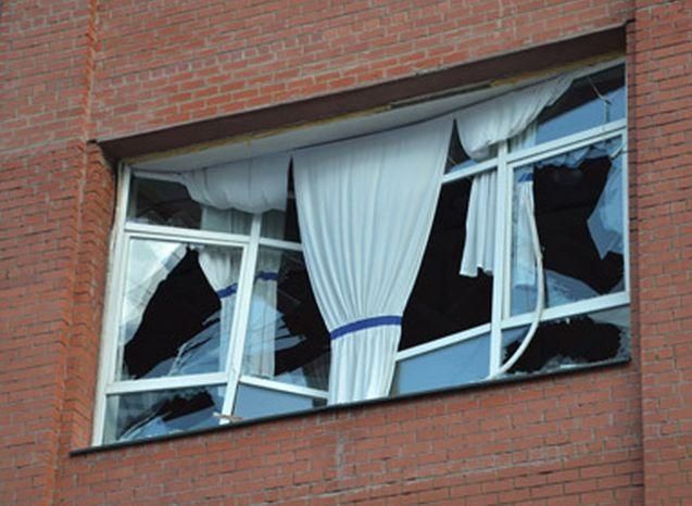 Люди в Челябінську вибивають вікна, щоб отримати компенсацію через метеорит 