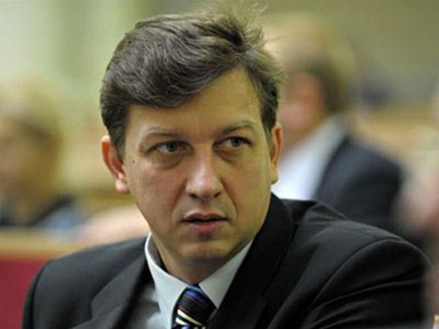 Доній приєднався до УДАРівців, які блокують трибуну Ради Доній приєднався до УДАРівців, які блокують трибуну Ради