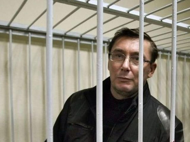 Луценко: Відступ у питанні персонального голосування – це крок до стійла або камери Луценко: Відступ у питанні персонального голосування – це крок до стійла або камери