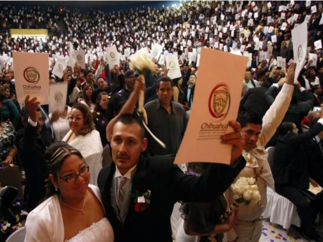 У Мексиці відбулося наймасовіше весілля за всю історію країни У Мексиці відбулося наймасовіше весілля за всю історію країни