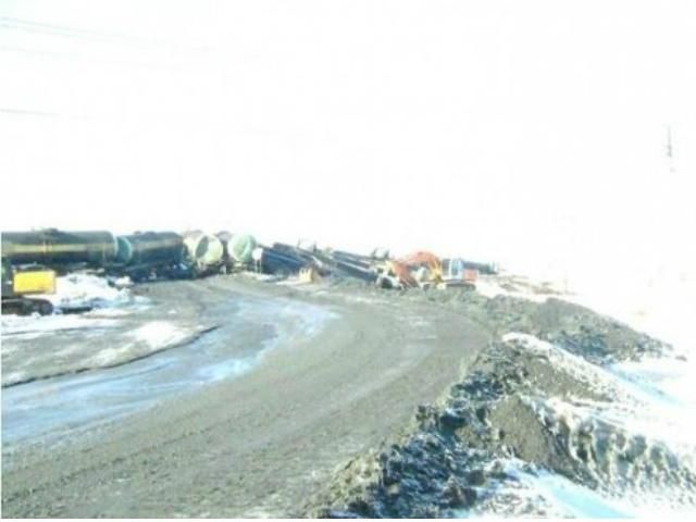 В России сошли с рельсов 12 цистерн с кислотой В России сошли с рельсов 12 цистерн с кислотой