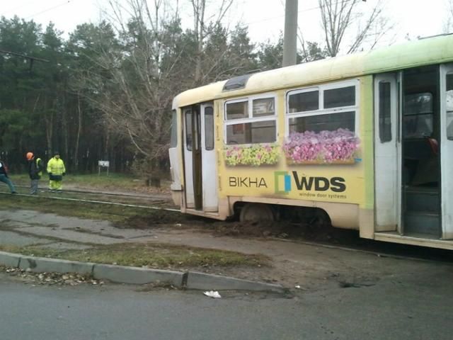 В Днепропетровске трамвай раздавил женщину В Днепропетровске трамвай раздавил женщину