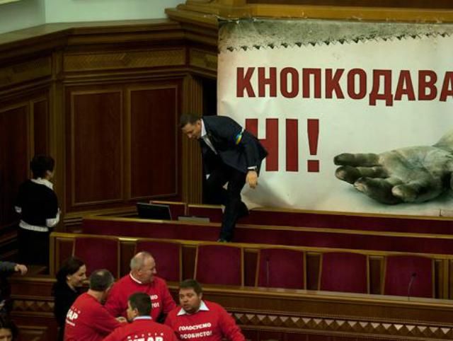 Соціолог: Блокування Ради вигідне для населення Соціолог: Блокування Ради вигідне для населення