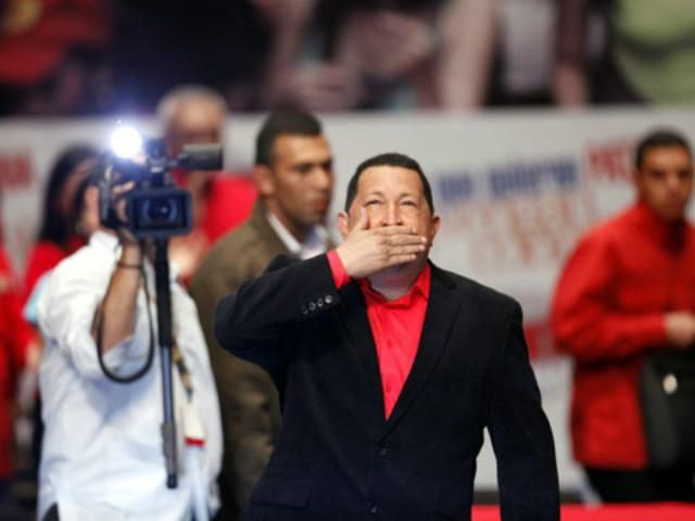 Уго Чавес повернувся на батьківщину після операції 