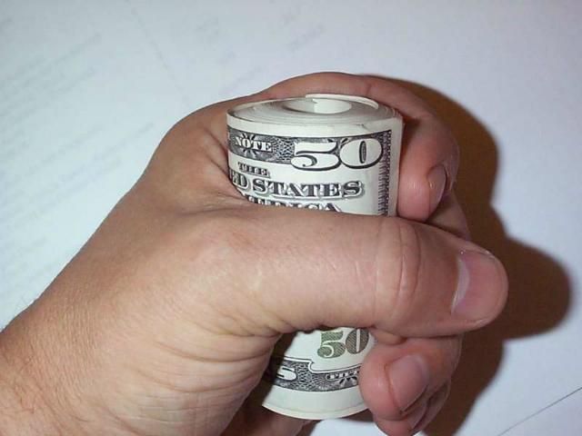 Украинка пыталась перевезти в бюстгальтере более 40 тыс евро Украинка пыталась перевезти в бюстгальтере более 40 тыс евро