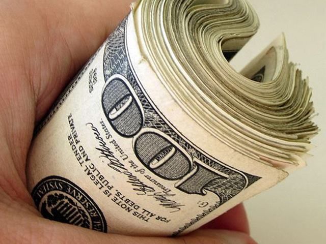 У минулому році заробітчани переказали в Україну понад 4 мільярди доларів У минулому році заробітчани переказали в Україну понад 4 мільярди доларів